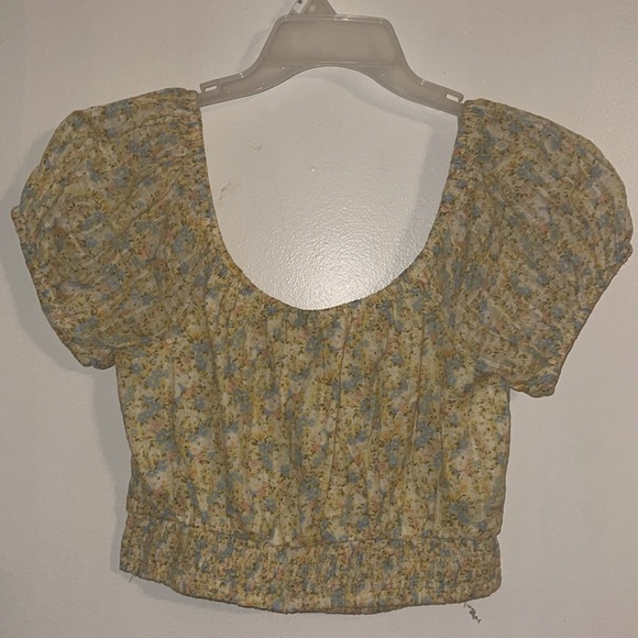 🌹AMERICAN EAGLE FLORAL CROP TOP - Picture 3 of 4